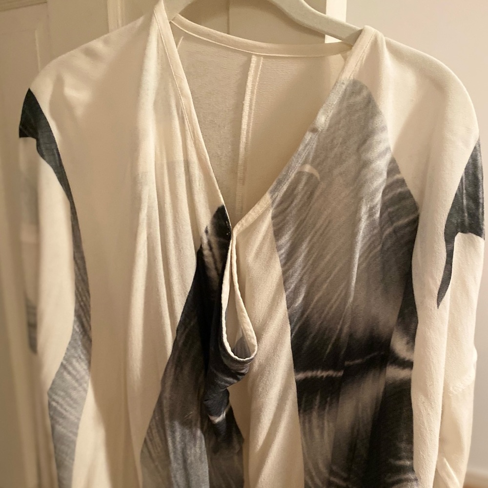 Cool flowy shirt by Yoshi Yoshi in Japan. Option to button top or leave open.